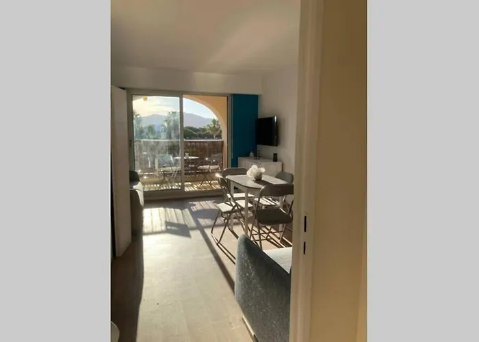 Escapade Au Port * 耶尔